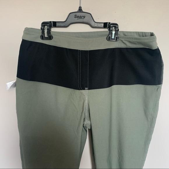 BNWOT!  TSC Exclusive! MarlaWynn 16P Capri/Crop with Tummy control. - Picture 6 of 9